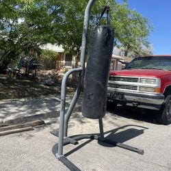 Everlast Heavy Bag And Stand 