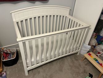 White convertible Greco crib