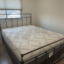 Sealy Posturepedic Hybrid Elite Kingsthorne Mattress + Box Spring Queen – Great Condition