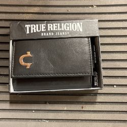 True Religion Horseshoe Men's Black Leather Tri-Fold Wallet NEW WITH TAGS
