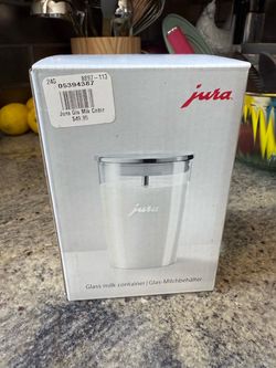 Jura glass milk container