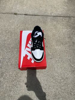 Panda dunks