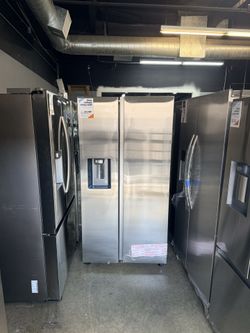 🔥SAMSUNG STAINLESS STEEL REFRIGERATOR WITH ICE MAKER AND WATER DISPENSER🔥FINANCING AVAILABLE 🔥