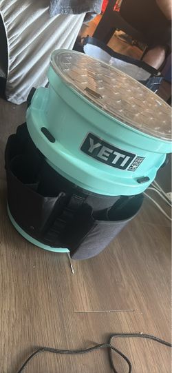 YETI LoadOut Bucket with Lid and Gear Belt