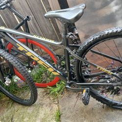 TREK MARLIN 5 MTB HARDTAIL BIKE