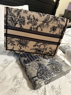 Medium Tote Purse