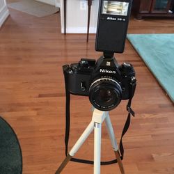 NIKOM EM 3mm Film LENS 50mm/fr/JAPAN /NIKOM SB-E SPEED LIGHT/TRIPOD/SHUTTER CABLE RELEASE .