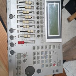 Korg D12 Digital Multitrack Recorder / Studio