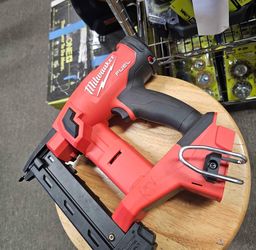 Milwaukee M18 FUEL 18-Volt Lithium-Ion Brushless Cordless 18-Gauge 1/4 in. Narrow Crown Stapler (Tool-Only)