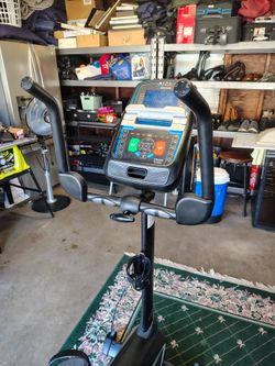 Nautilus Elliptical Machine with Bluetooth Console