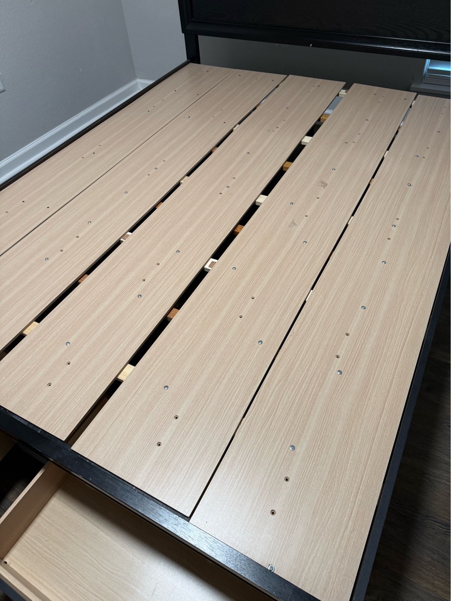 Frame and bed queen size