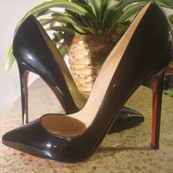 Louboutin 36.5 6.5 Pigalle Immaculate, Genuine, Never Worn.