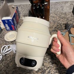 小熊便携式烧水壶/折叠水壶保温一体0.6L