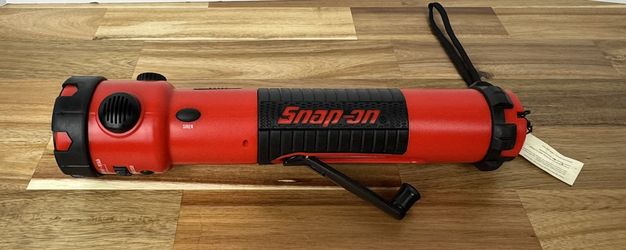 Snap-on Stocking Stuffer, Crank Flashlight, Radio, Weather And Siren