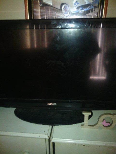 Sanyo 32 inch no remote works great $60 Electronics & Media