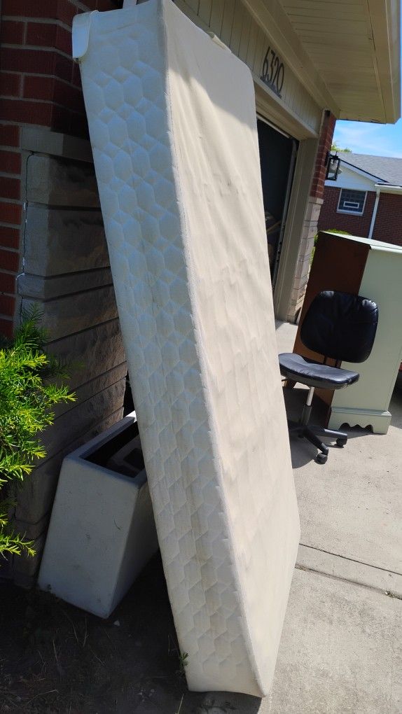 Twin size box spring