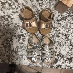 Size 5 $5 Por Dos Pares