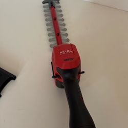 Milwaukee FUEL M12 8” Hedge Trimmer