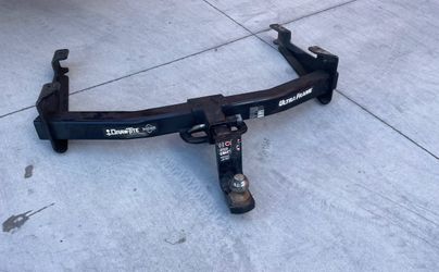 Like new Drawtite Heavy duty hitch up to 16000lbs comes with 6” drop shank $299
