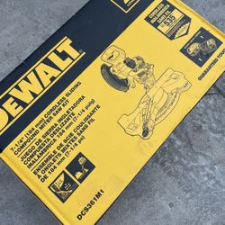 DeWalt 20V MAX Cordless 7-1/4 in. Sliding Miter Saw Kit 1x 4.0Ah battery & Charger  $379  New