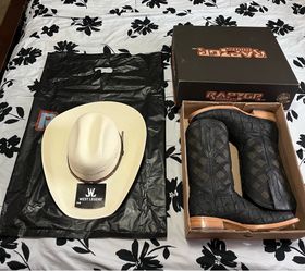 Sombrero & Botas / Hat and Boots..