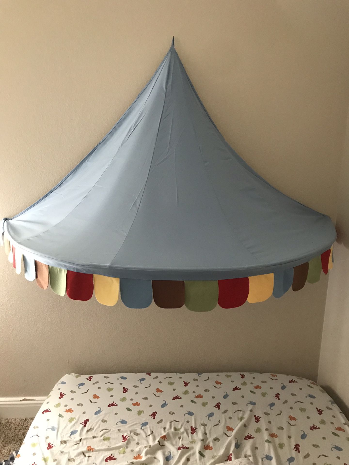 Kids bedroom/toy-room canopy from Ikea