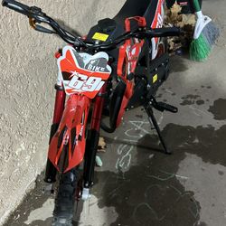 Dirt Bike For $450 Could Go Lower, Condition: Used, Starts Up Only Problem Is It Sometimes Runs And Sometimes It Doesn’t, Good For Offroad, For Kids,