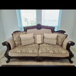 Elegant Traditional Sofa Set with Coffee Table