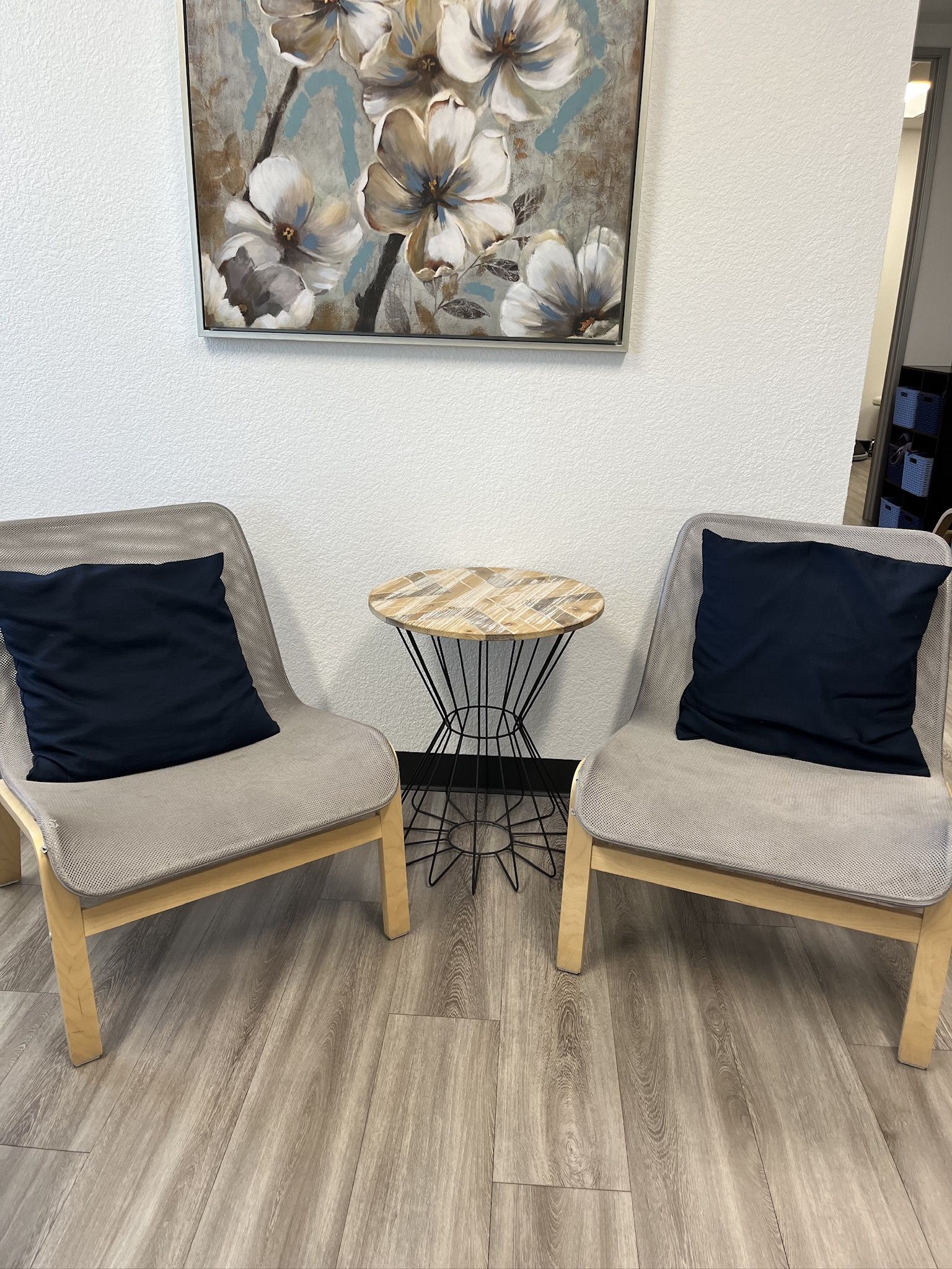 Table, Throw Pillows, And Chairs