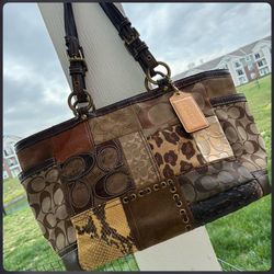 💜vintage Coach Signature Patchwork featuring various textures, leopard print, and brass hardware!!❤️