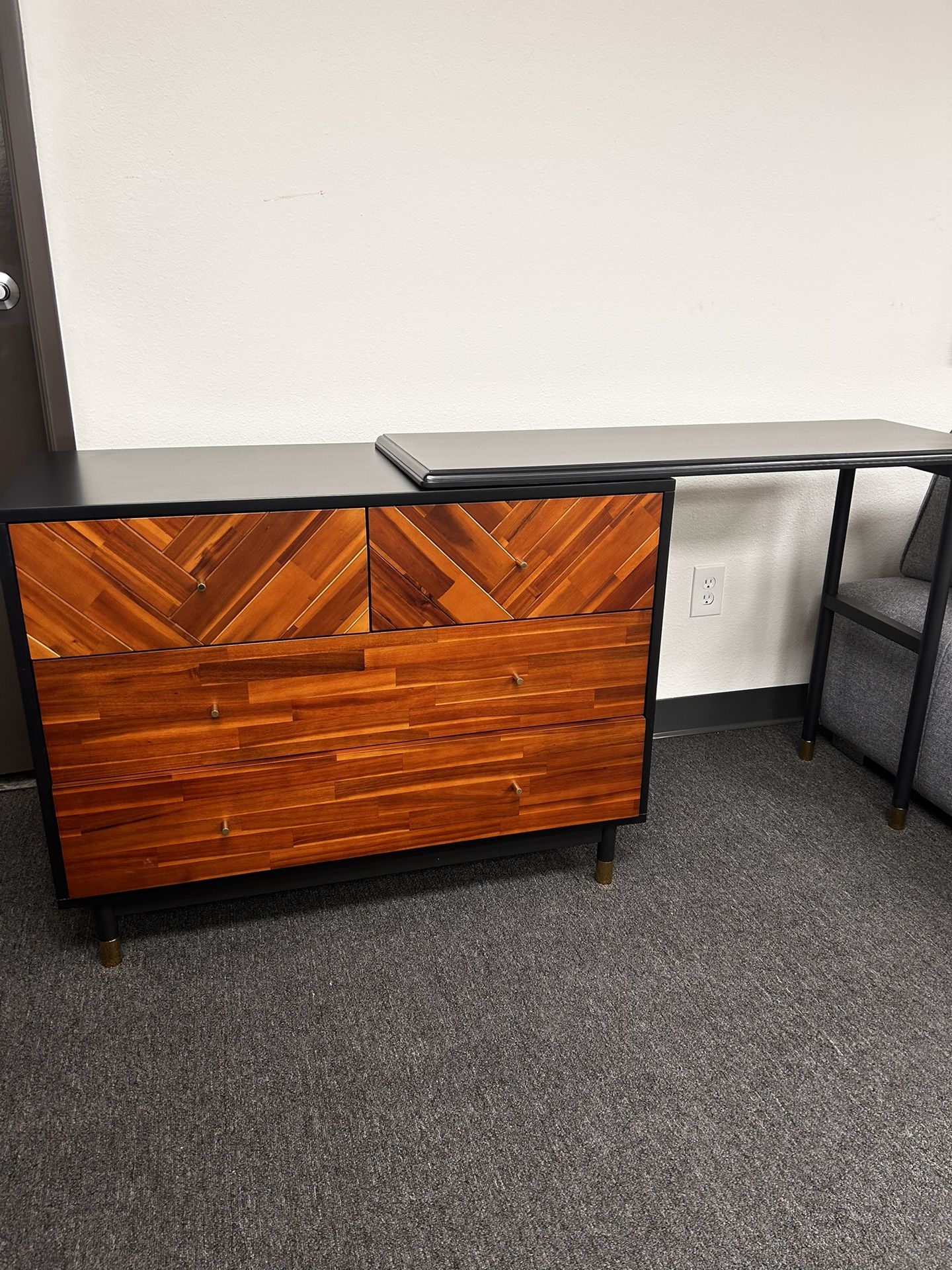Dresser With Console
