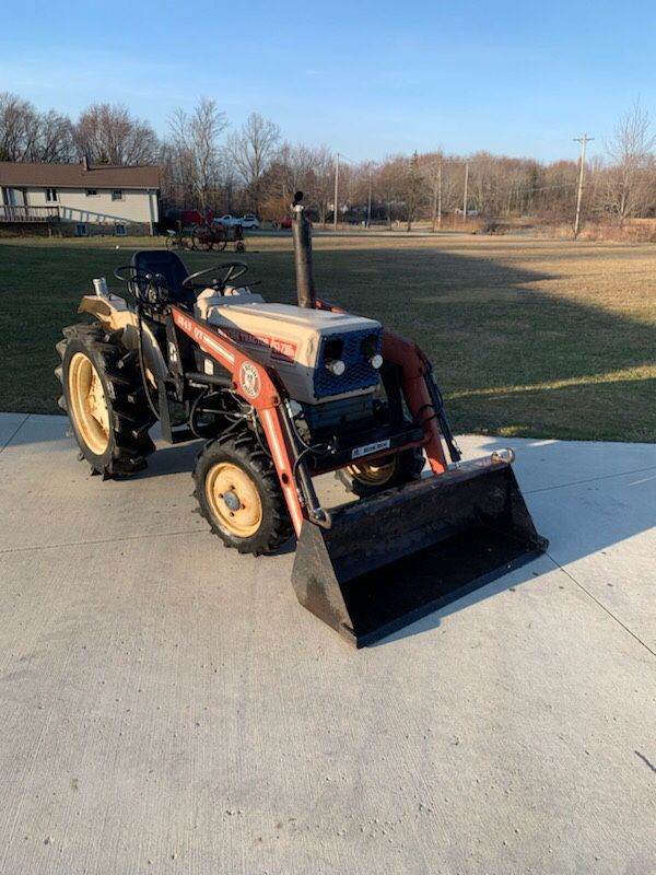 23 HP Tractor 4x4 For Sale