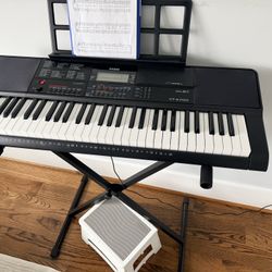 Keyboard With stand Casio CT-X700