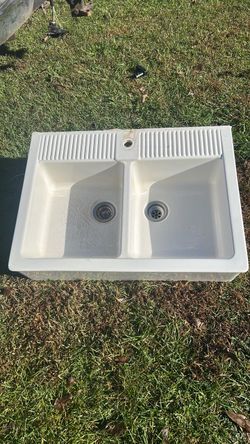Apron front farm sink