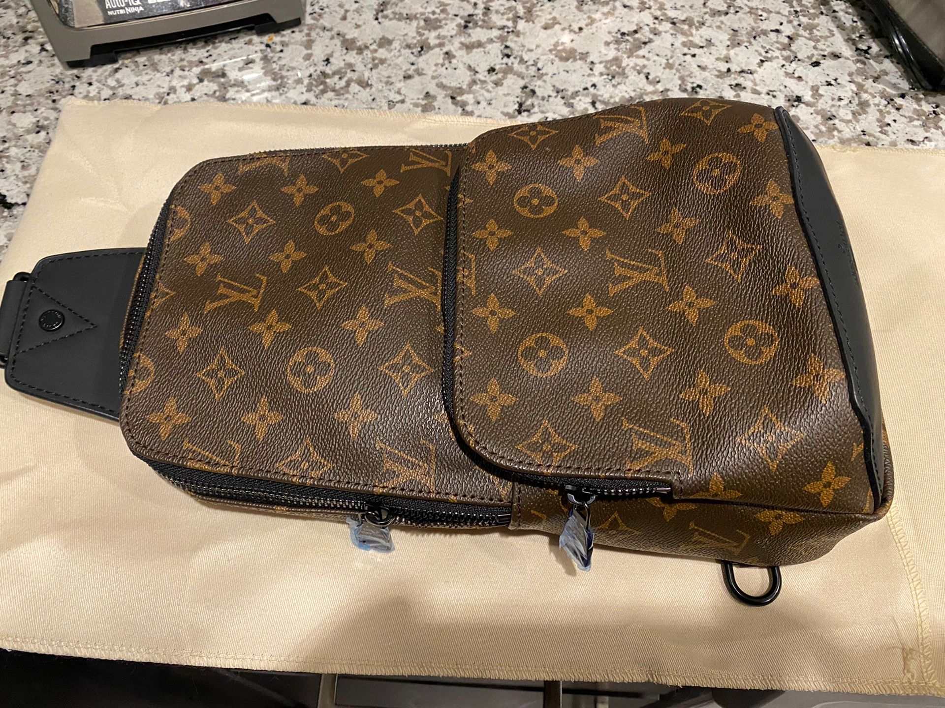 Louis Vuitton Monogram Avenue Sling Brown & Blk Leather Cross Body Bag