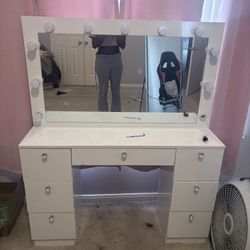 White Vanity With Lights