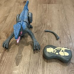 R/C velociraptor