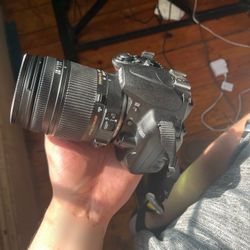 D5000 Nikon Camera With Lens