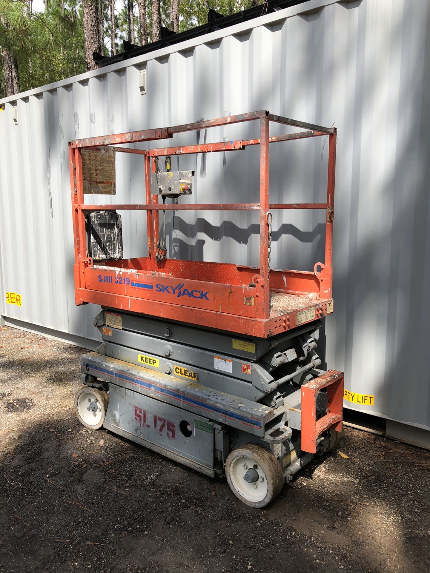 2006 Skyjack 3219 (Brand New Batteries) for Sale in Clermont, FL OfferUp