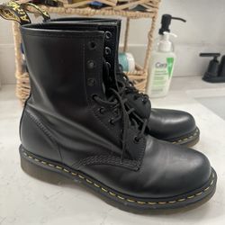 Brand New Doc Martens Women’s Size 10