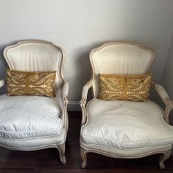 Chairs + Auxiliary Table
