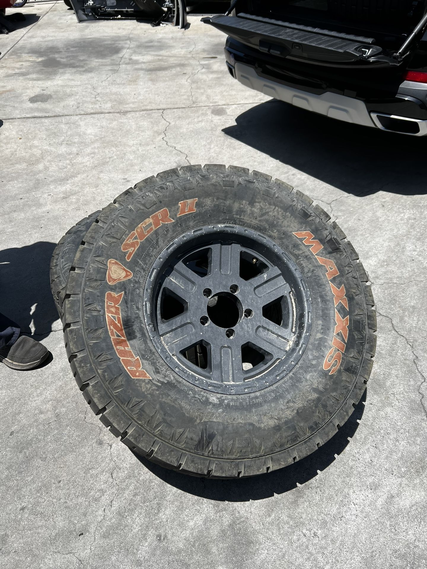 35in Maxxis Razr SCR II Tires On 17in Steel Wheels