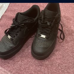 Size 8 Men’s Black Air Force