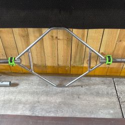 Hex Bar Solid Probably Around 50 Pounds Will Handle Heavyweight For Farmers Carry, Squats Or Whatever You Choose To Use It For