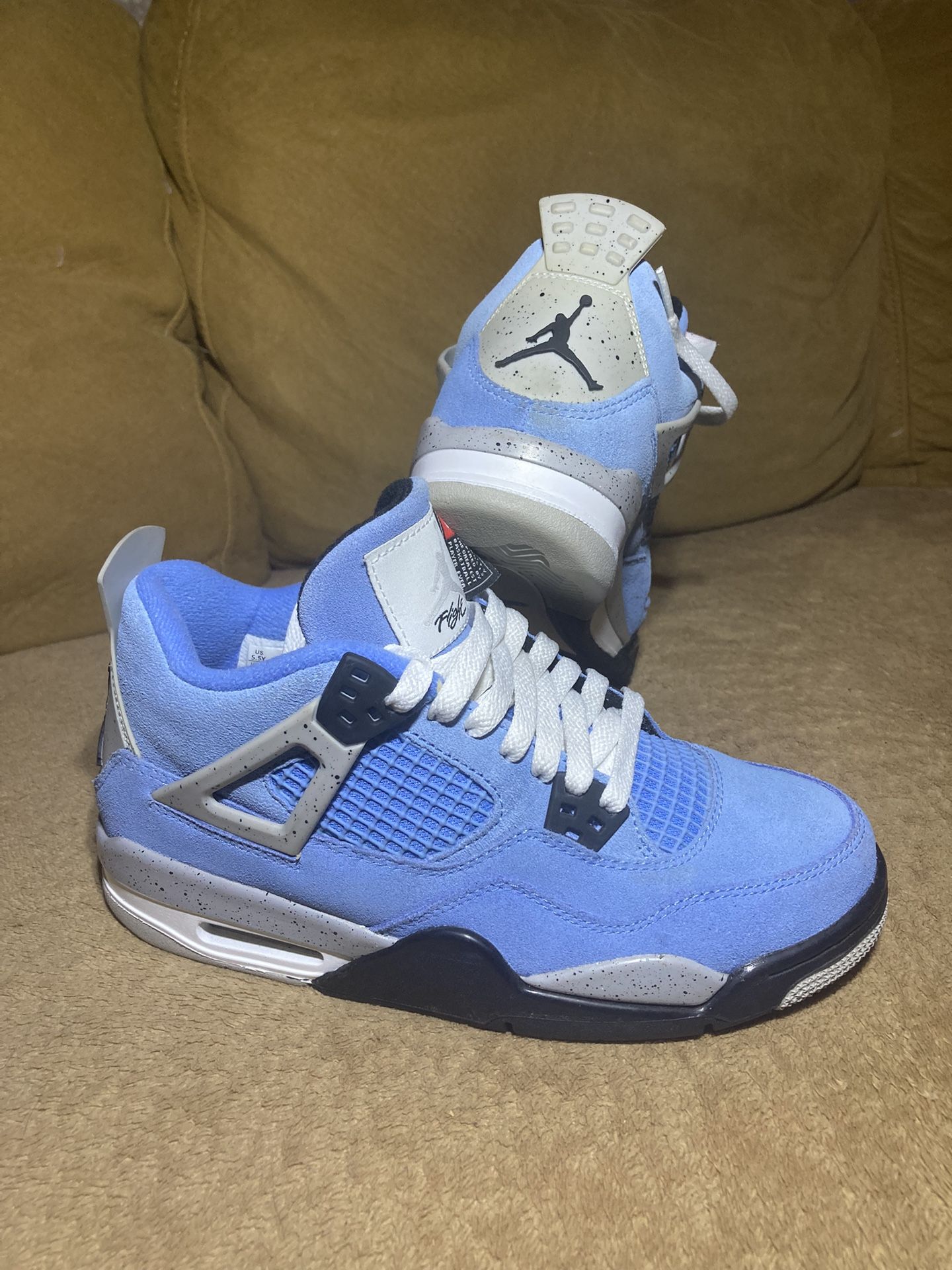 Nike Air Jordan 4 Retro University Blue Size 5.5y