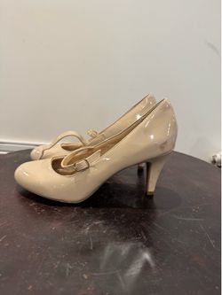 Women's Nude Patent Mary Jane Pumps size 8.5