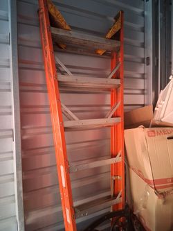 16 foot fiberglass. Ladder
