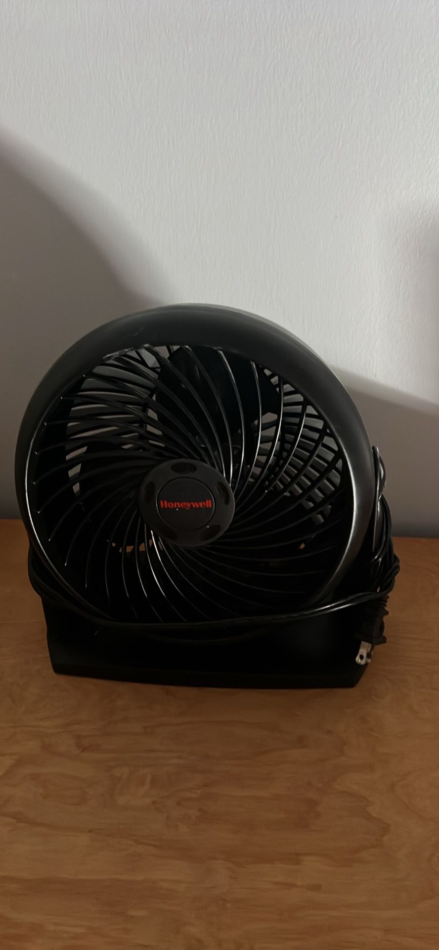 Honeywell turbo force 11 inch HT 100 series desk fan adjustable head