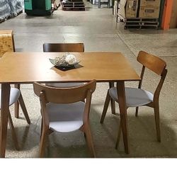 Mid-century Modern Style 5 Pc Dining Set With 4 Chairs (New)