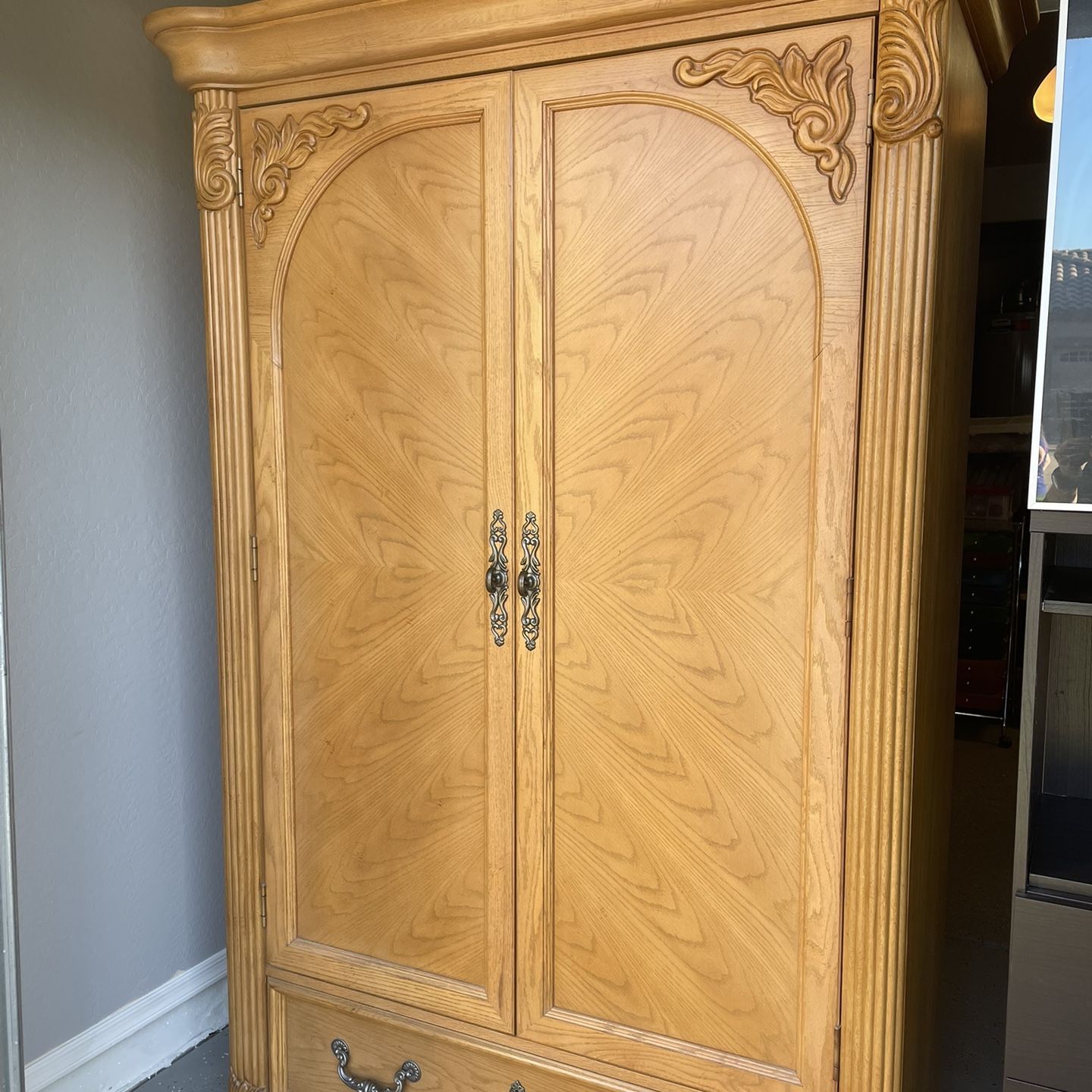 THOMASVILLE ARMOIRE